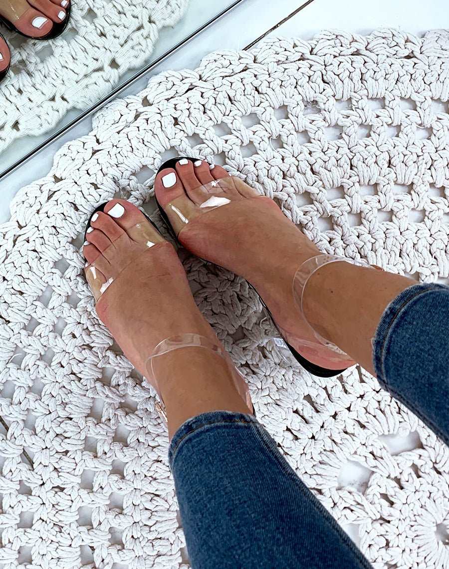 Sandales noires à talons blocs et brides transparentes