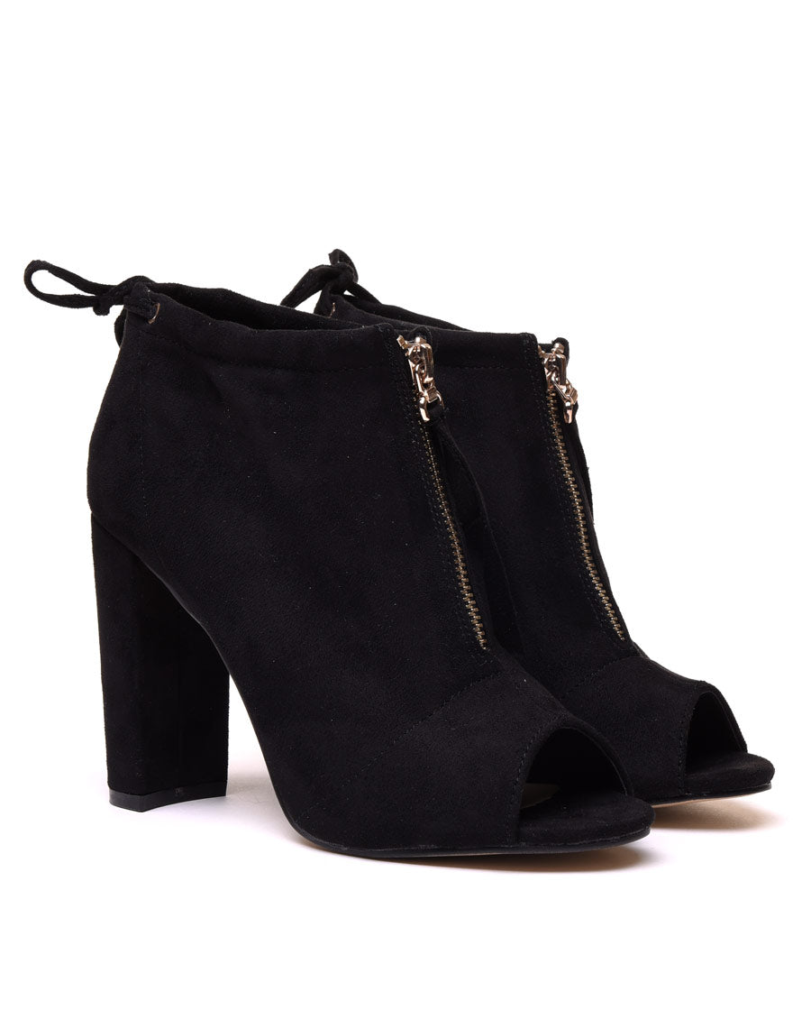 Sandales noires à talons en suédine