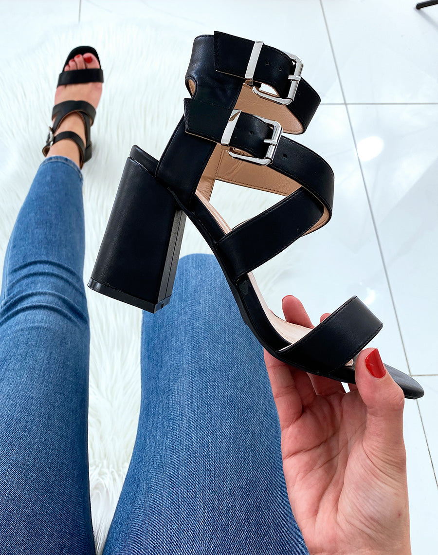 Sandales noires à talons et à multiples brides