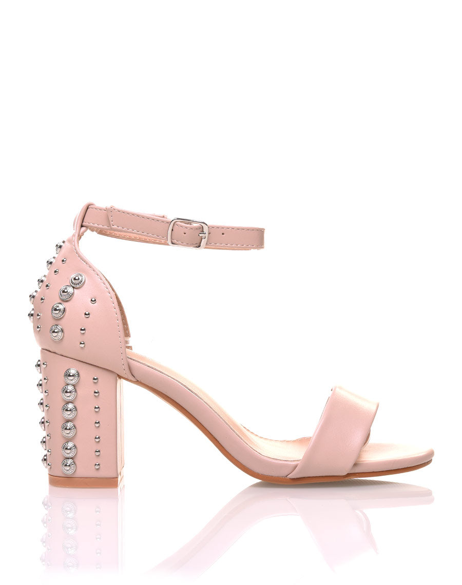 Sandales ouvertes et cloutés à talons roses