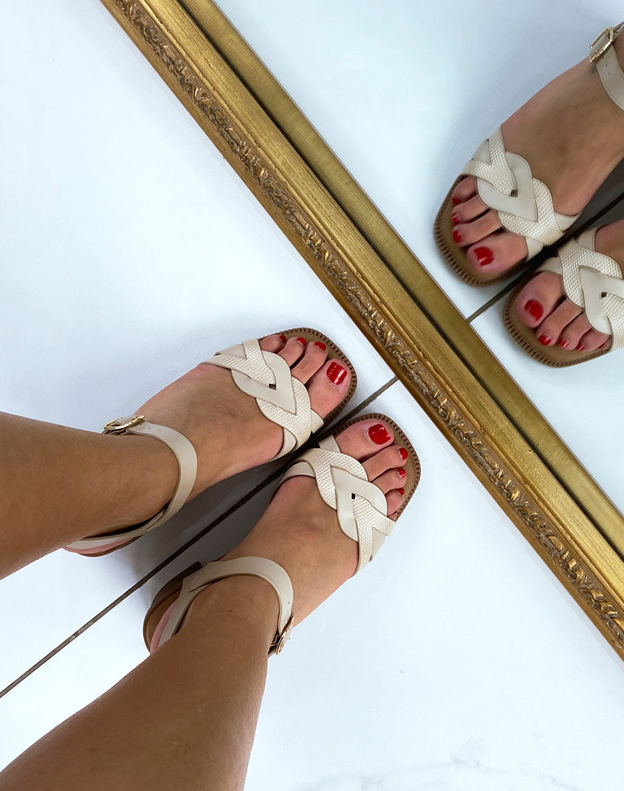 Sandales à petit talon et bride tressée à détail croco