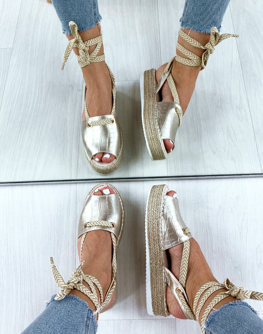 Sandales à plateforme dorées effet croco