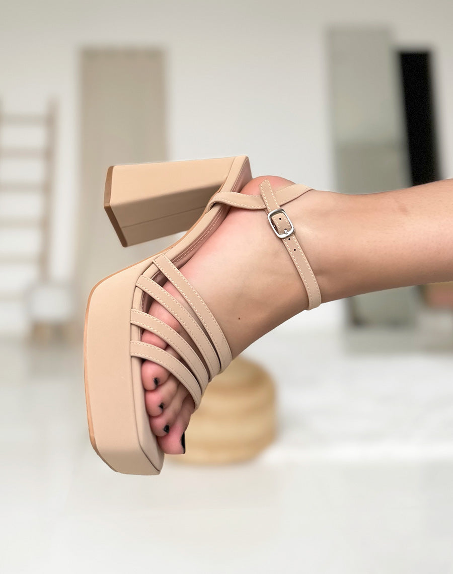 Sandales à plateforme et à talon beige épais 