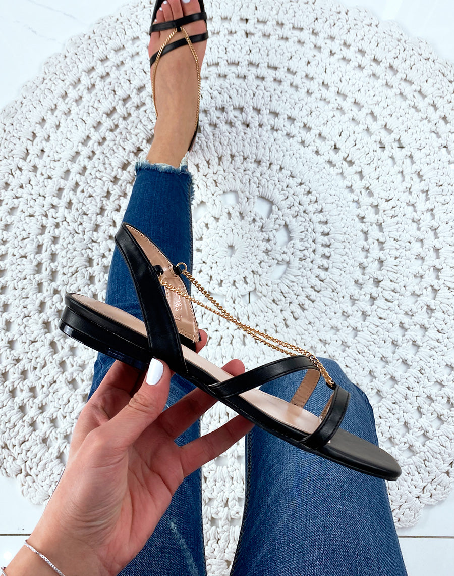 Sandales plates noires à chaînes