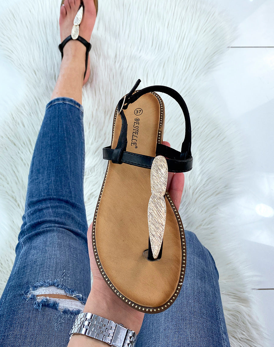 Sandales plates noires à détail dorée