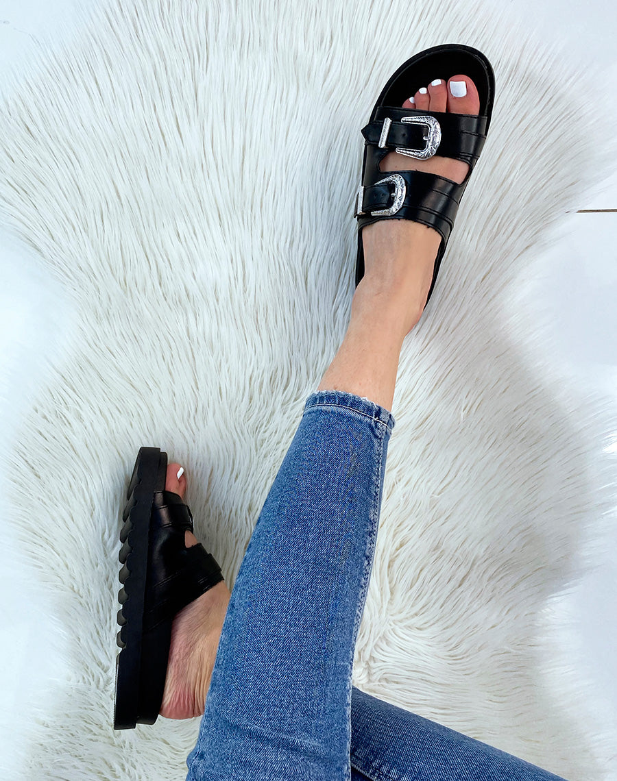 Sandales plates noires à lanières épaisses ajustables