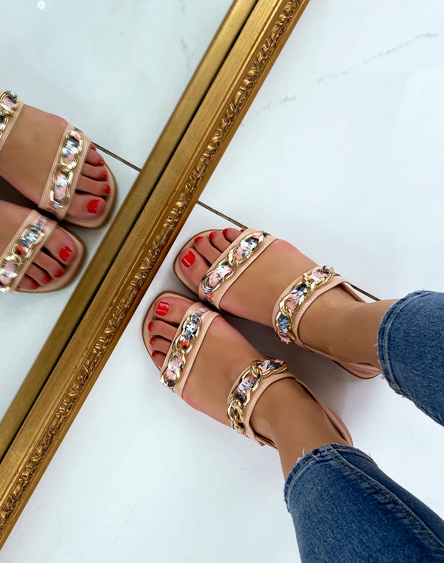 Sandales plates rose clair à détails dorées et fleuries