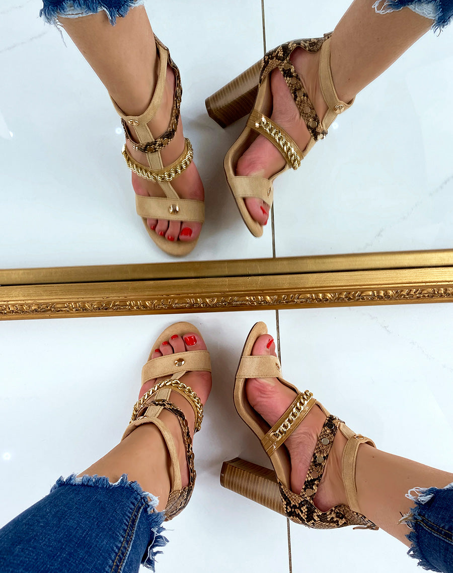 Sandales à talon camel à multiples lanières aux détails dorés et animaliers