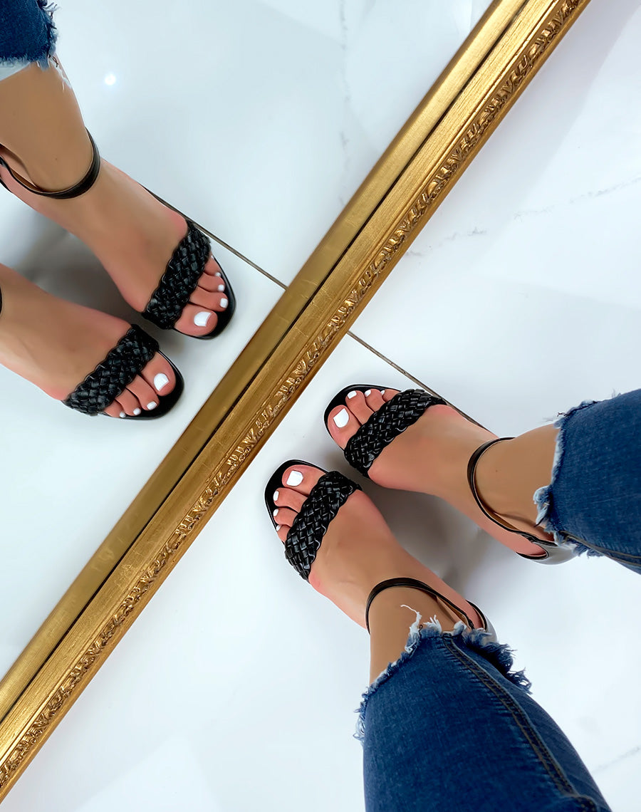 Sandales à talon carré noires tressées