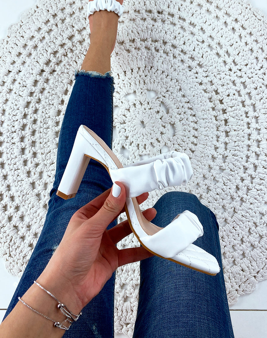 Sandales à talon en similicuir blanc