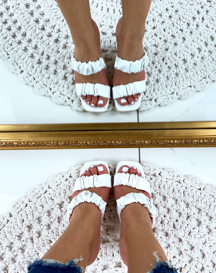 Sandales à talon en similicuir blanc