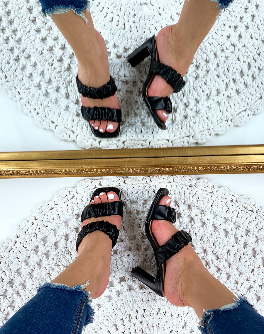 Sandales à talon en similicuir noir