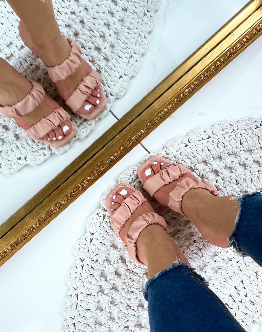 Sandales à talon en similicuir rose