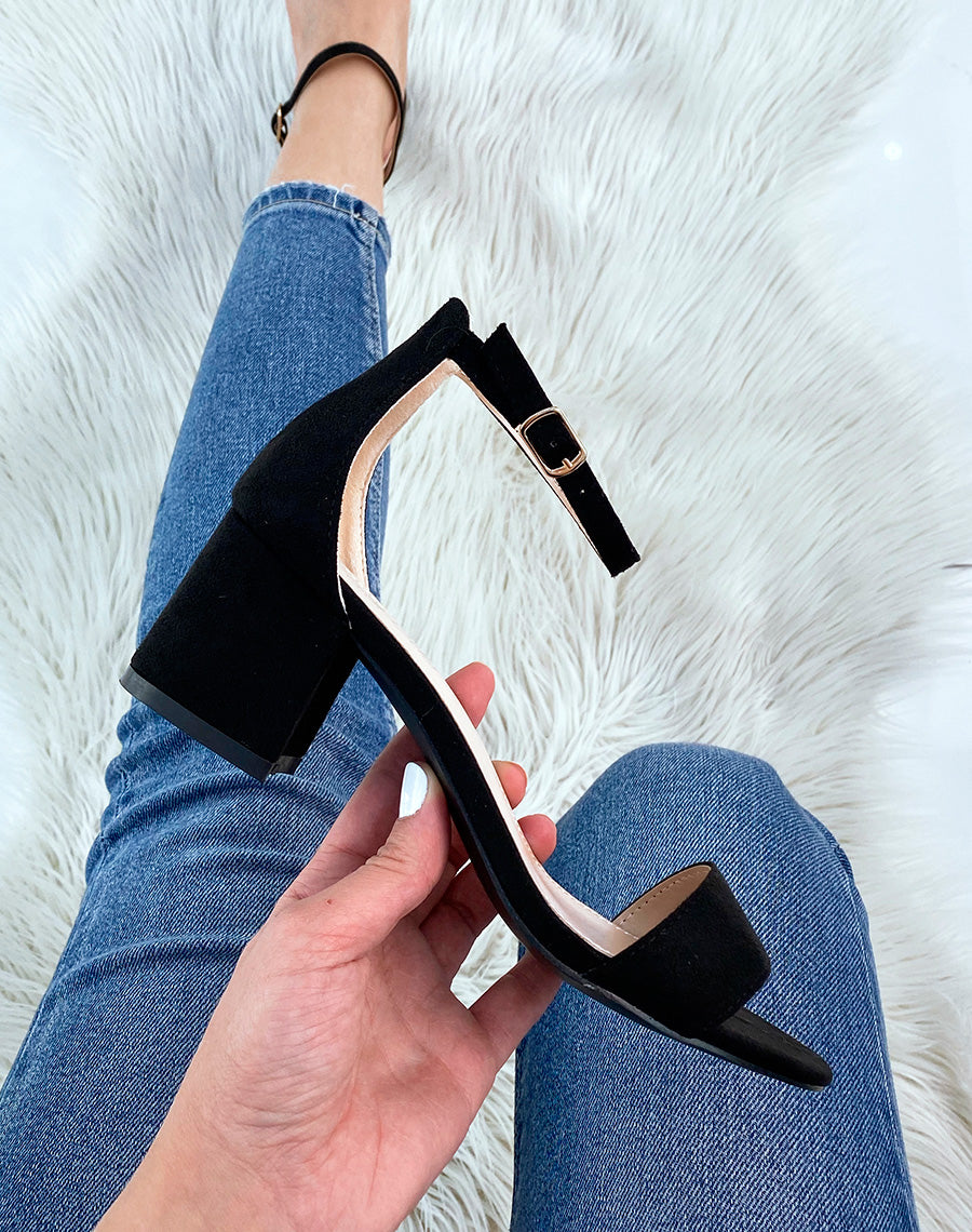 Sandales à talon en suédine noire