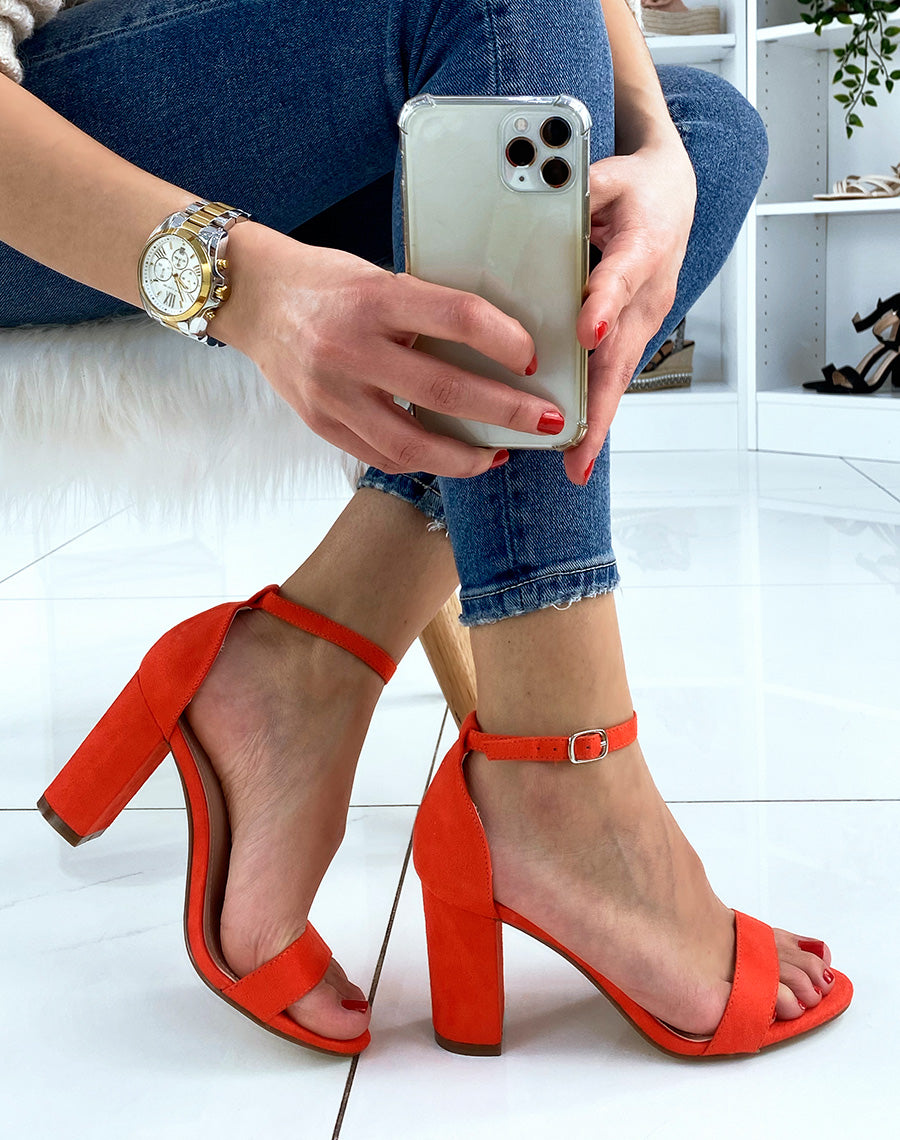 Sandales à talon en suédine oranges à fines lanières
