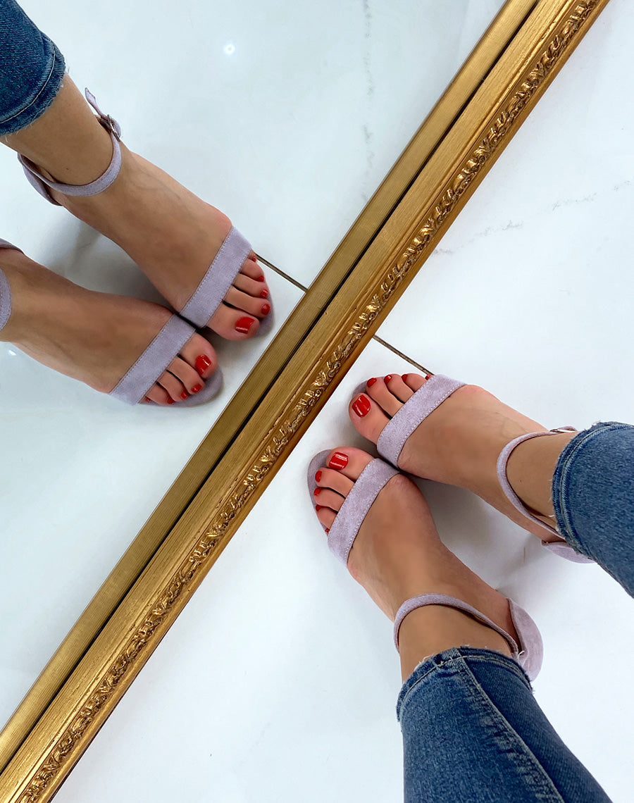 Sandales à talon en suédine violet pastel à fines lanières
