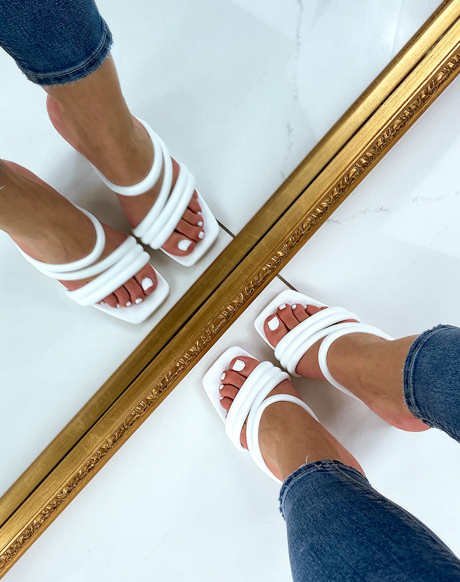 Sandales à talon et à bride blanc en similicuir