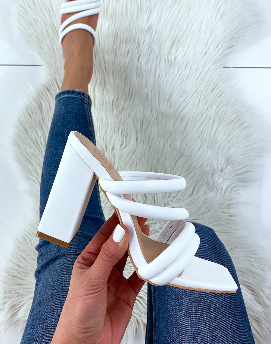 Sandales à talon et à bride blanc en similicuir