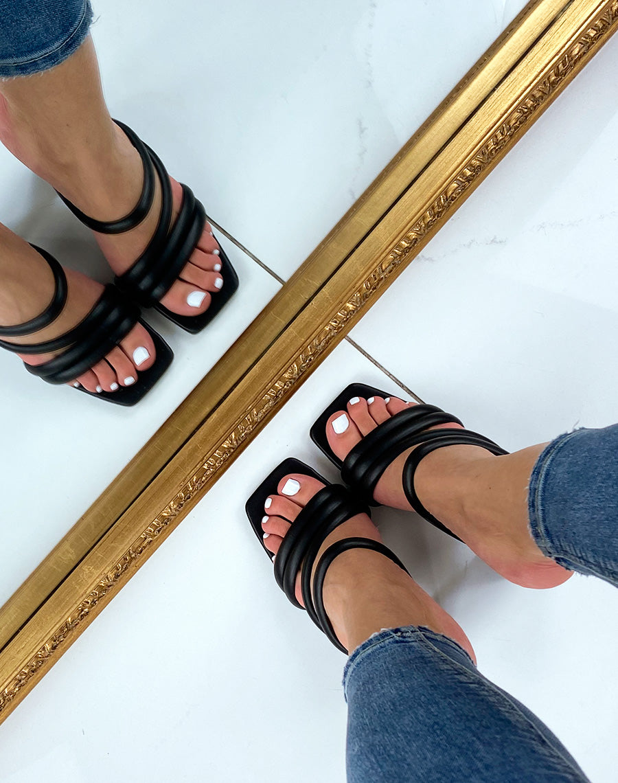 Sandales à talon et à bride noir en similicuir