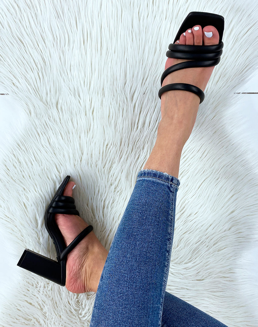 Sandales à talon et à bride noir en similicuir