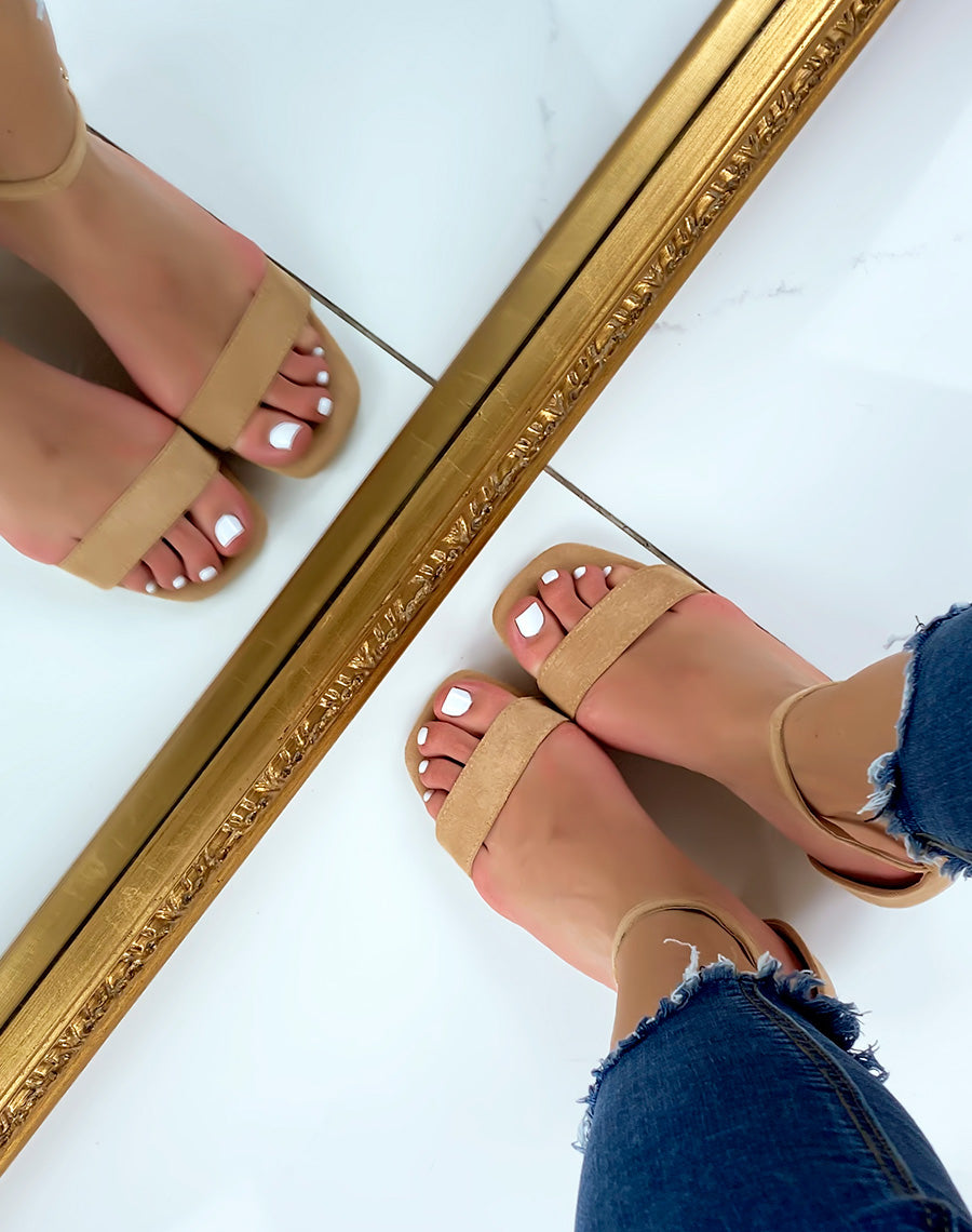 Sandales à talon mi-haut camel en suédine