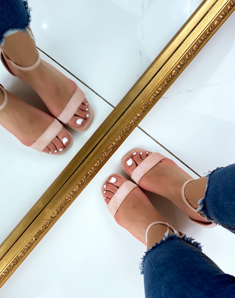 Sandales à talon mi-haut rose en suédine