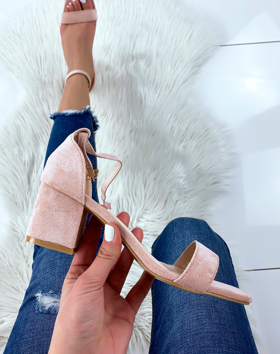 Sandales à talon mi-haut rose en suédine