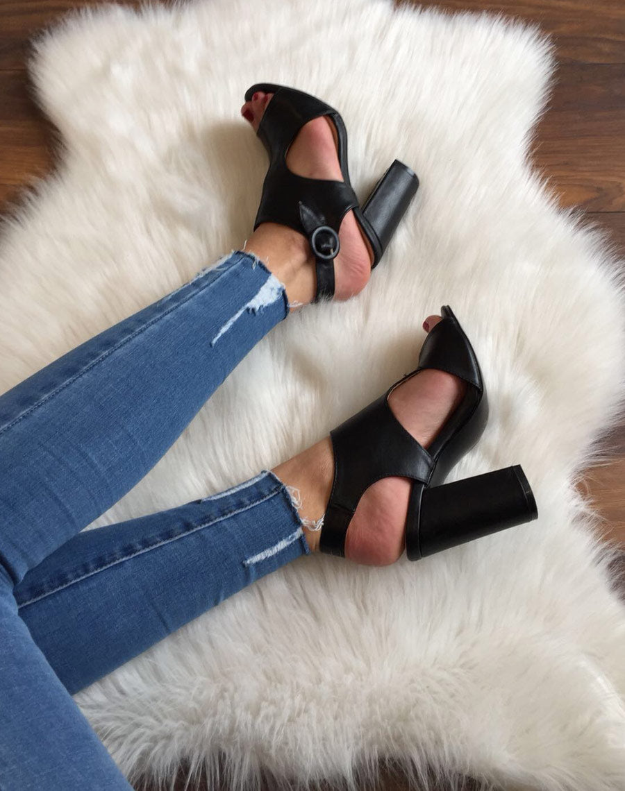 Sandales à talons ajourées sur le côté noires