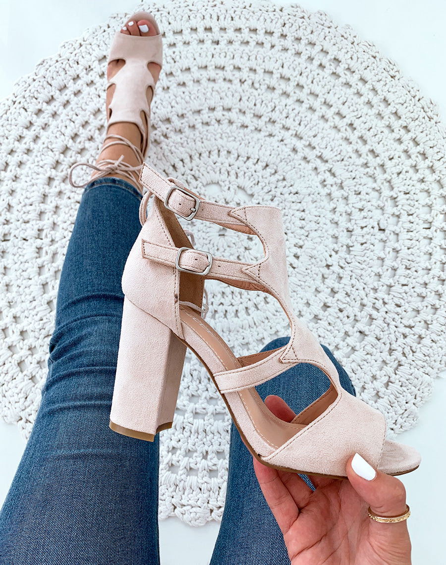 Sandales à talons beiges en suédine