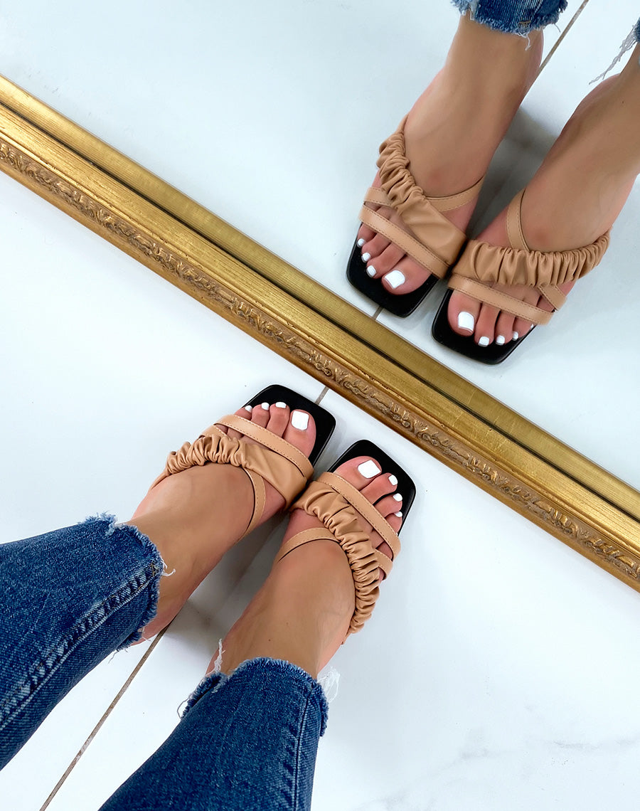 Sandales à talons camel à triple brides 