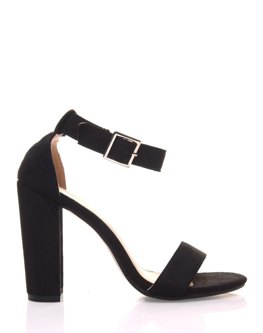 Sandales à talons noires en suédine