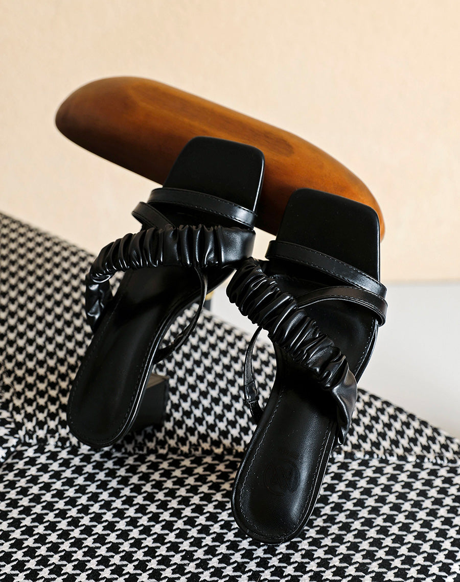 Sandales à talons noires à triple brides 