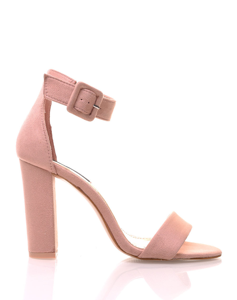 Sandales à talons roses en suédine
